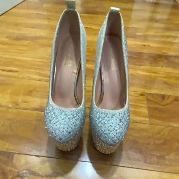 Shoes - Picture 3 of 7